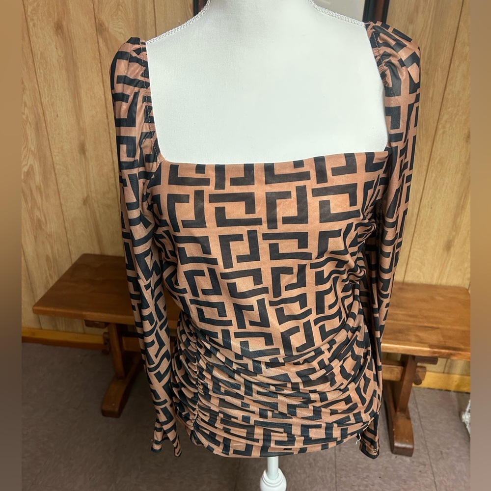 New York & Company Brown & Black Greek Print Long Sleeve Square Neck Top Size L